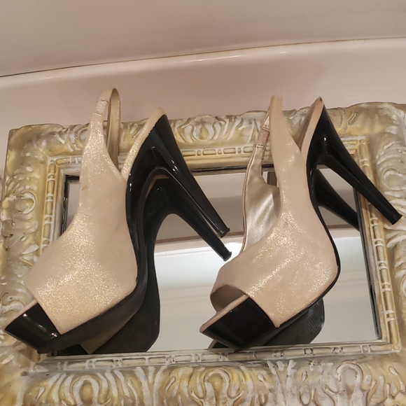 Jessica Simpson champagne peep toe heels - Picture 3 of 5